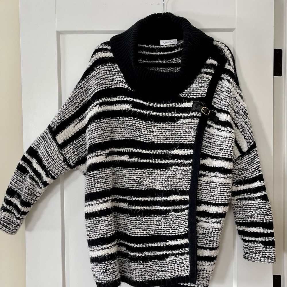 Calvin Klein, oversized, pullover, cowl neck sweater, size L/XL.